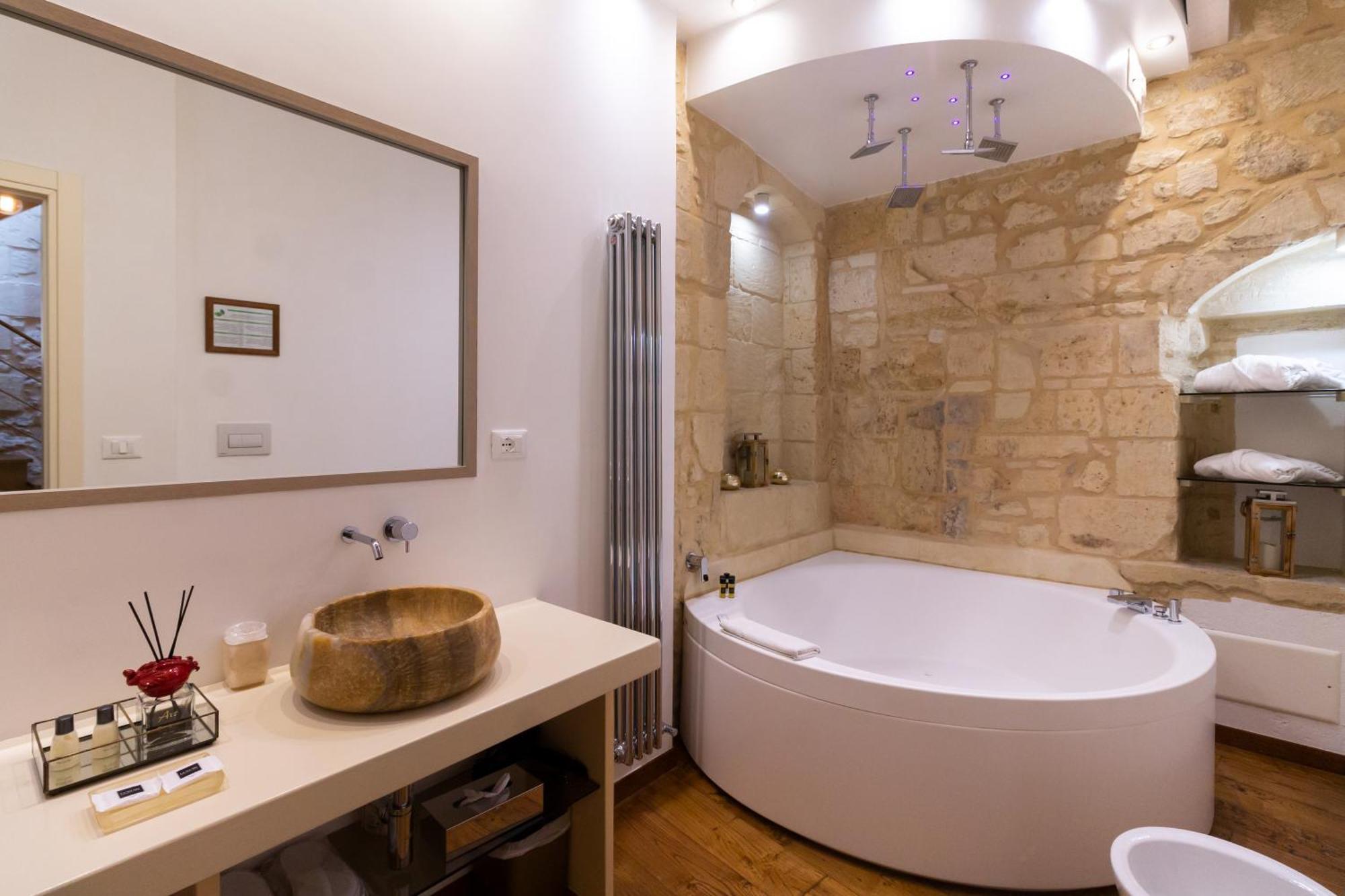 Le Nicchie Luxury Rooms Lecce Bagian luar foto