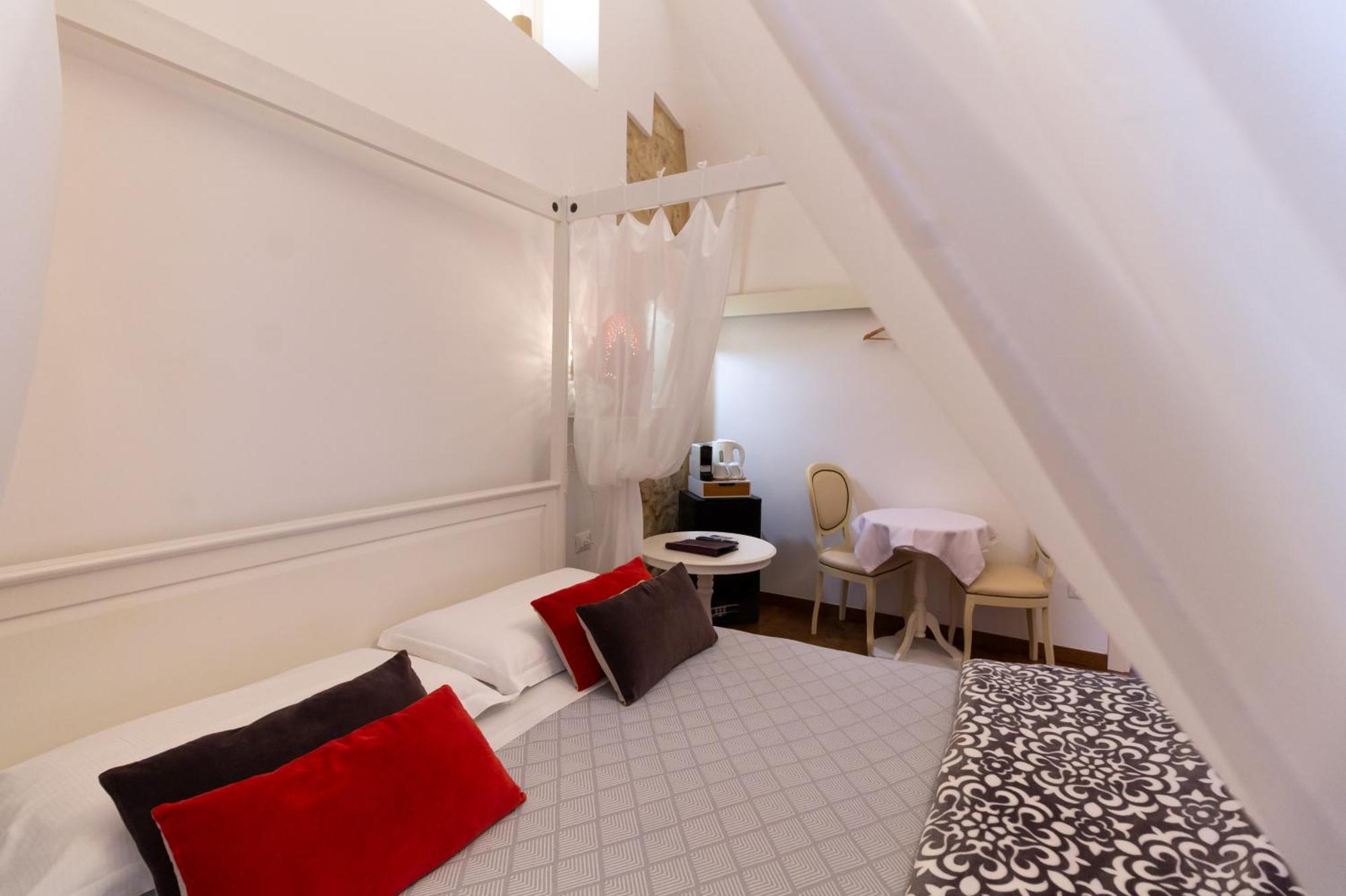 Le Nicchie Luxury Rooms Lecce Ruang foto