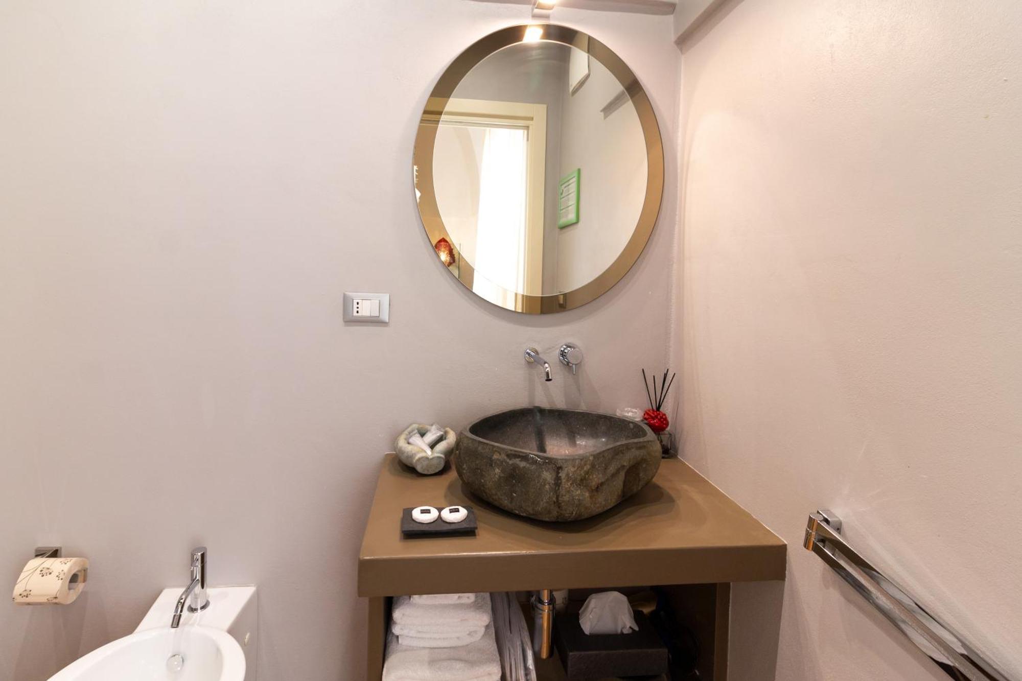Le Nicchie Luxury Rooms Lecce Bagian luar foto