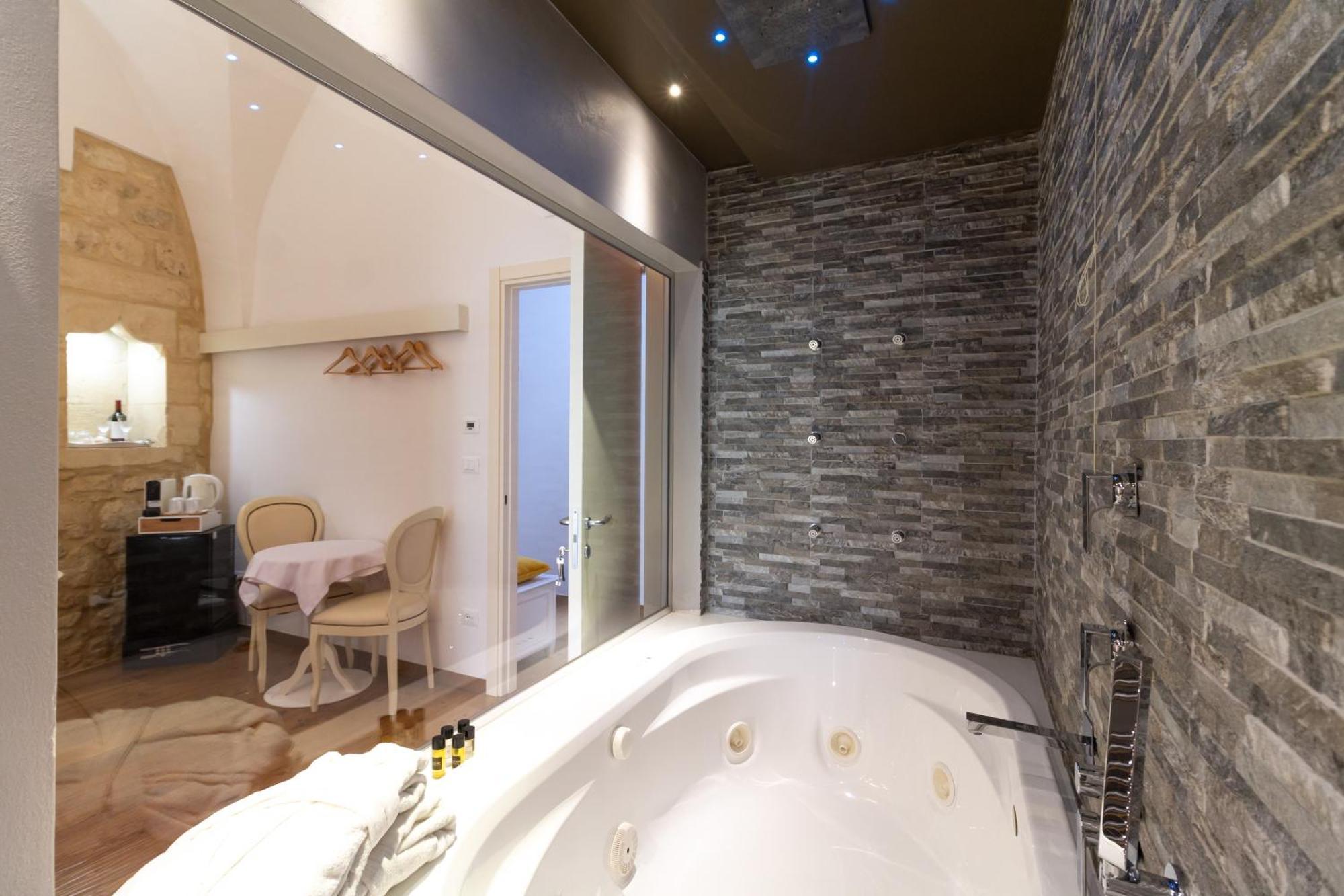 Le Nicchie Luxury Rooms Lecce Bagian luar foto
