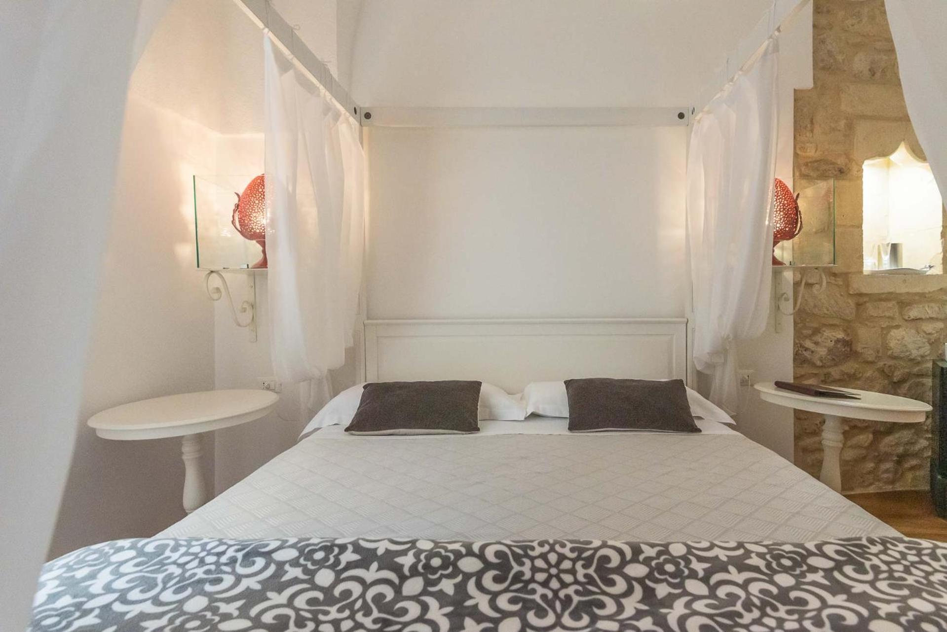 Le Nicchie Luxury Rooms Lecce Bagian luar foto
