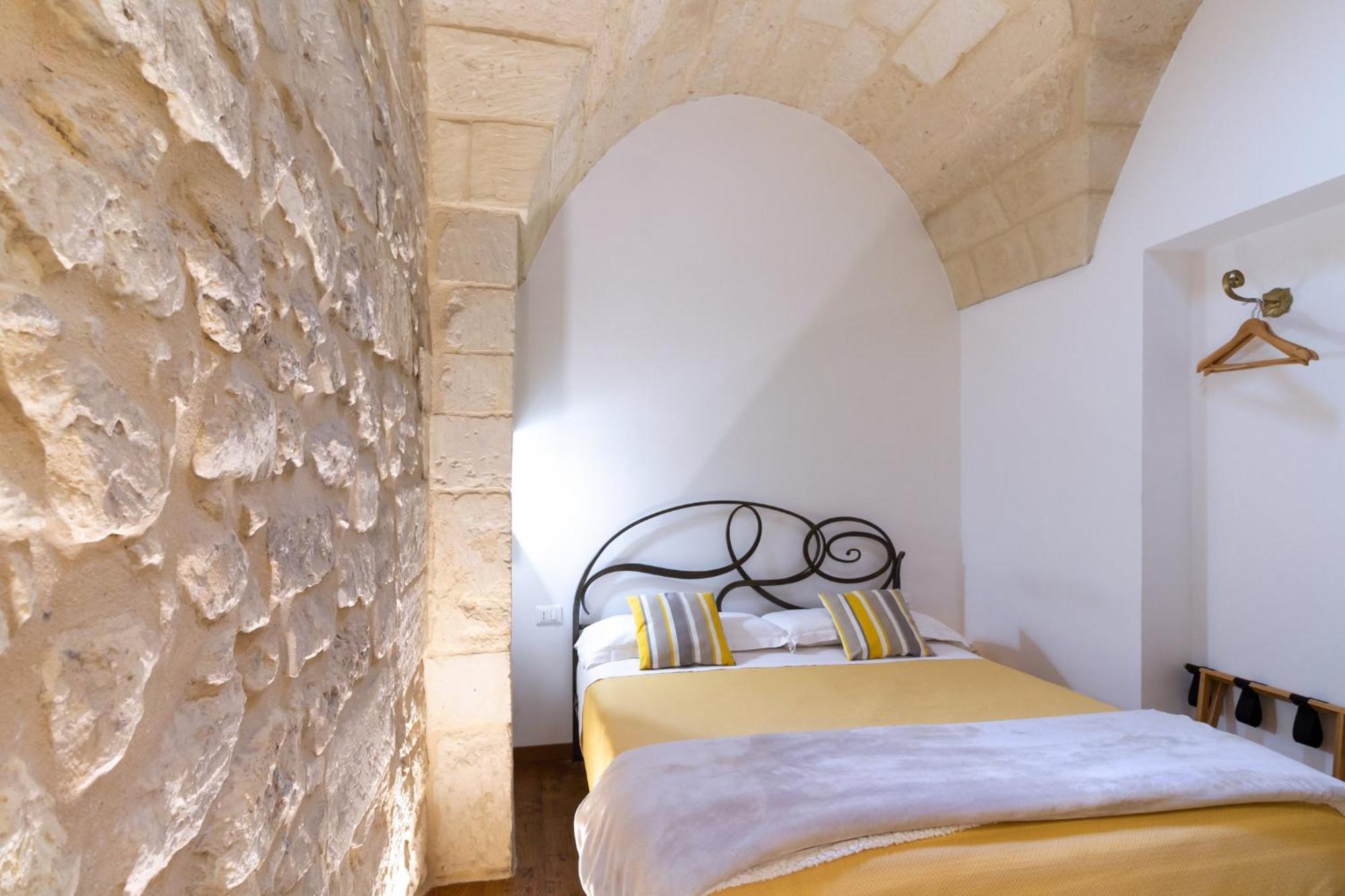 Le Nicchie Luxury Rooms Lecce Ruang foto